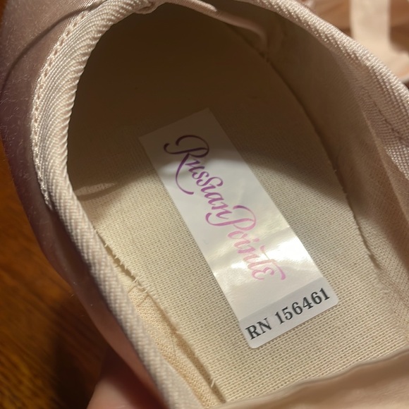 BRAND NEW RUSSIAN POINTE RUBIN POINTE SHOES. I HAVE 2 PAIRS AVAILABLE! 🩰🩰 - Picture 2 of 3